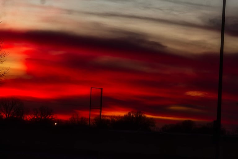 271446257_717017179204275_2228709570065559371_n
Taken of the sky last Wednesday with very little post work
Keywords: landscape natural photograph