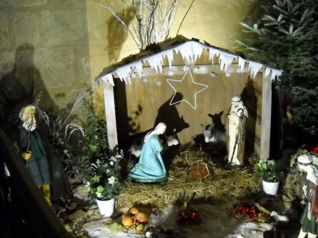 Nativity scene 2
This time, another part of a Nativity scene, in a church of the town. It's a new one, because all other years it was the same scene again and again and again.
They aren't on the photo, but in place of a squirel (like on the previous photo) there are a owl and a tiny bird waiting with characters for The Day.
