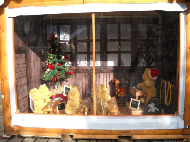 School Bears
A photo from a little cabin with animations inside, in my town.
Obviously, teacher isn't happy by the answers of the students: holidays, cakes, gifts. Lolll Indeed, teacher says no with his head.
